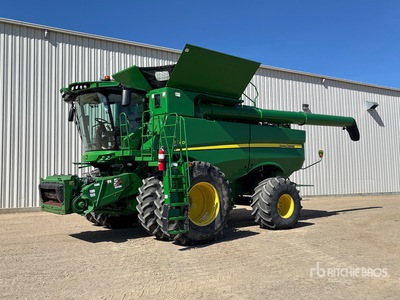 2020 John Deere S780 Combine Harvester