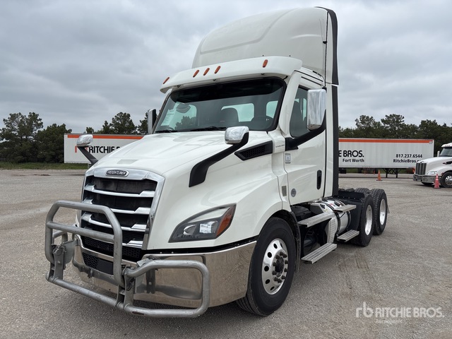 2021 Freightliner Cascadia 116 6x4 T/A Day Cab Truck Tractor