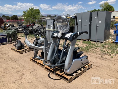 (1) True CS900 Treadmill & (1) Star Trac 9IP-S6331-13BVS Abdominal Machine