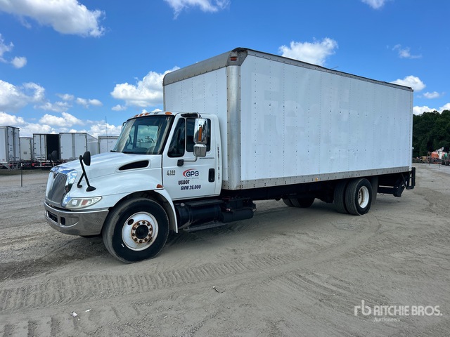 2003 International 4300 4x2 Van Truck