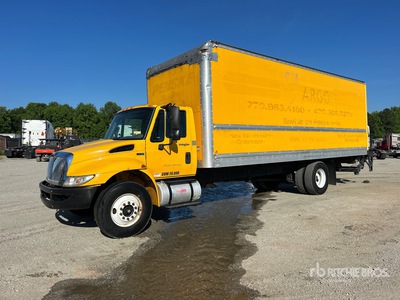 2013 International 4300 4x2 Furgonetka