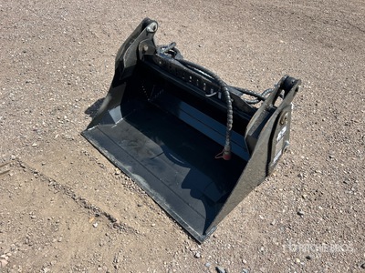 2026 GIYI GY-XKH39 39 in Multi-Purpose Mini Skid Steer Bucket (Unused)