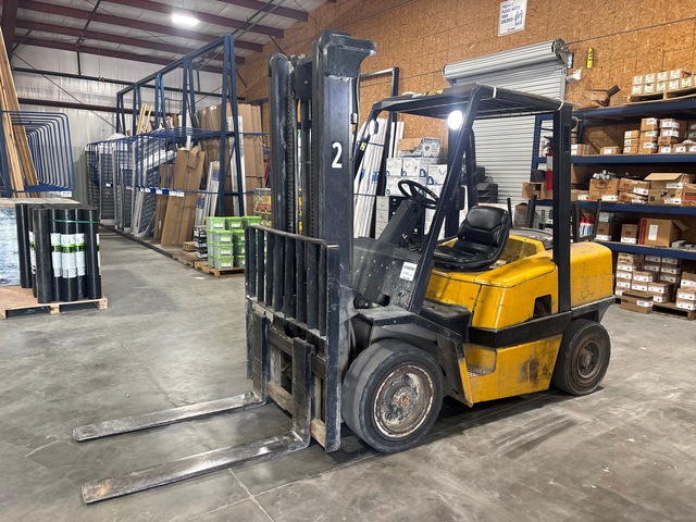 2006 Yale GDP080LJNPBV097 8000 lb Pneumatic Tire Forklift