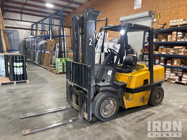 2006 Yale GDP080LJNPBV097 8000 lb Pneumatic Tire Forklift