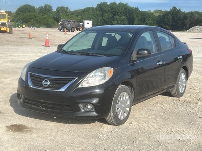 2013 Nissan Versa SV Automobile