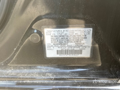 2013 Nissan Versa SV Automobile