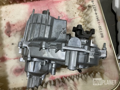 Magna Powertrain MP242 Transfer Case w/Case