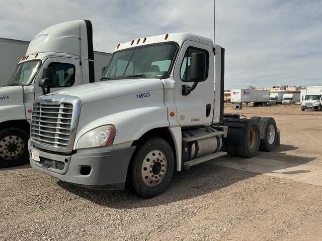 2016 Freightliner Cascadia 125 6x4 T/A Day Cab Truck Tractor (Inoperable) 2016 Freightliner Cascadia 125 6x4 T/A Day Cab Truck Tractor (Inoperable)