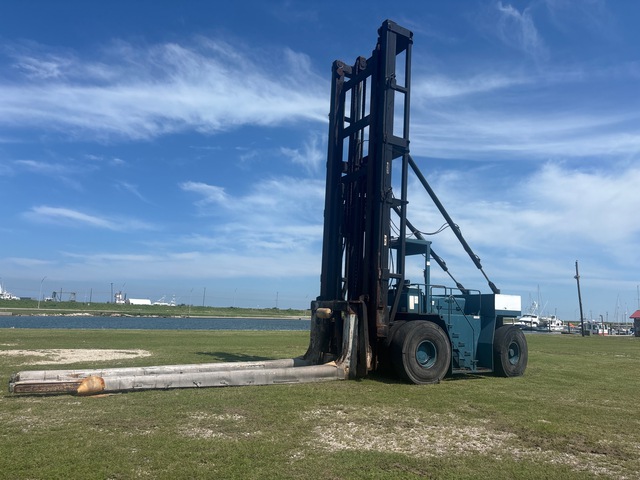 2000 Wiggins W260M2 Pneumatic Tire Forklift