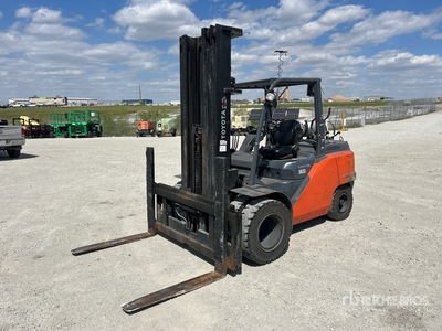 2015 Toyota 8FG50U 8650 lb Pneumatic Tire フォークリフト