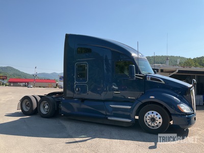 General Appearance - Truck Tractor* with Picture, Right Front Corner