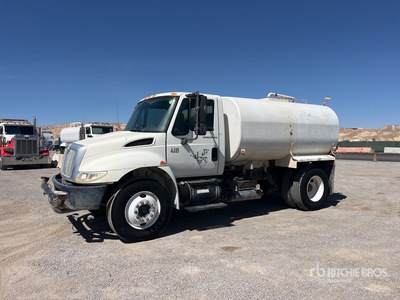 2003 International 4300 3500 gal 4x2 Autocarro per acqua