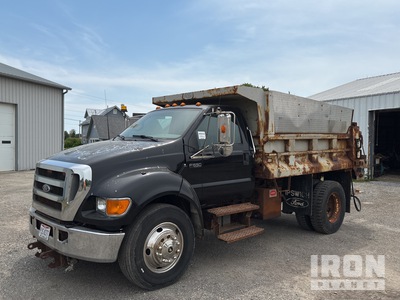 2005 Ford F-650 XLT 4x2 with Blade and Broadcast Spreader Schneepflug-Lastzug