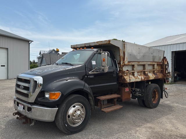 2005 Ford F-650 XLT 4x2 Snow Plow Truck