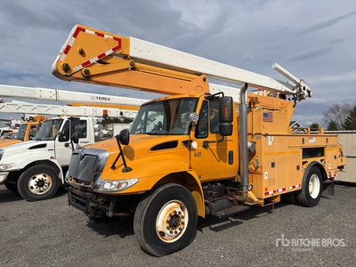 2005 International 4400 4x2 Bucket Truck