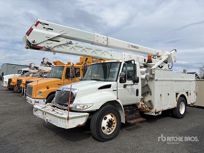 Terex on 2009 International 4300 4x2 Bucket Truck
