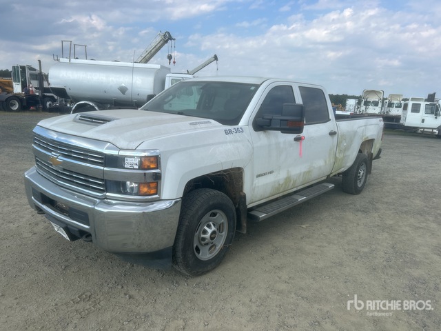 2018 Chevrolet Silverado 2500HD 4x4 Crew Cab Pickup