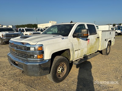 Chevrolet Silverado 2500HD 4x4 Crew Cab Utility Truck