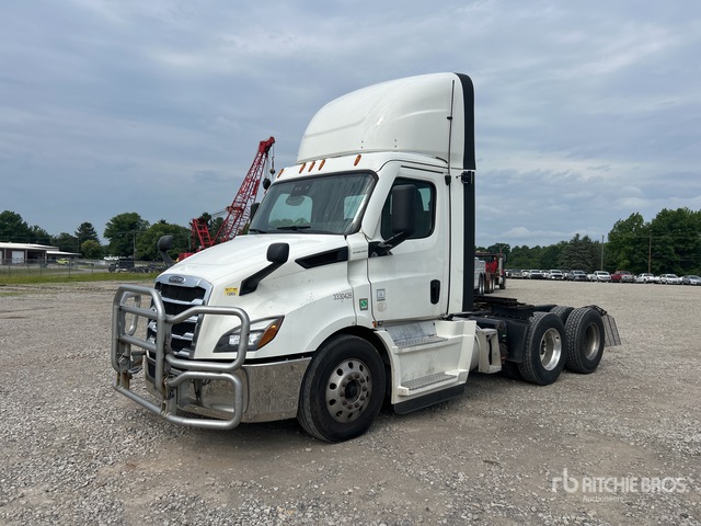 2021 Freightliner Cascadia 116 6x4 T/A Day Cab Truck Tractor