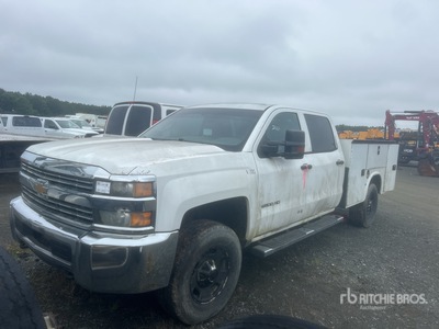 2015 Chevrolet Silverado 2500HD 4x4 Crew Cab شاحنة متعددة الاغراض