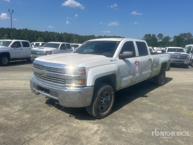 2015 Chevrolet Silverado 2500HD 4x4 Crew Cab Pickup