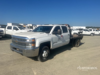 Chevrolet Silverado 3500HD 4x4 Crew Cab Flatbed Truck