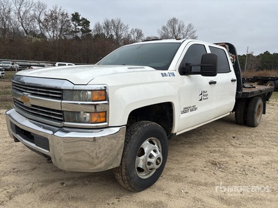 Chevrolet Silverado 3500HD 4x4 Crew Cab Flatbed Truck