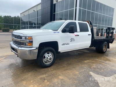 2015 Chevrolet Silverado 3500HD 4x4 Crew Cab Flatbed Truck