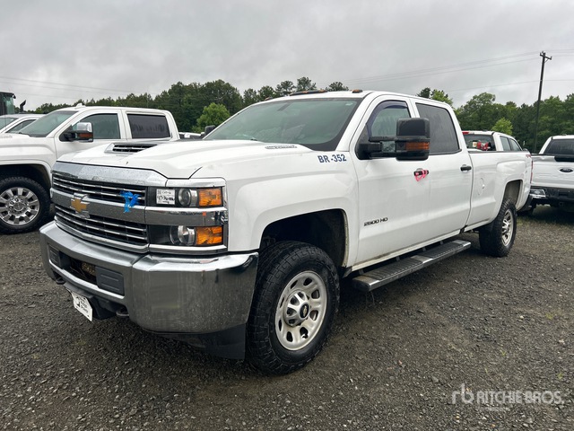 2018 Chevrolet Silverado 2500HD 4x4 Crew Cab Pickup