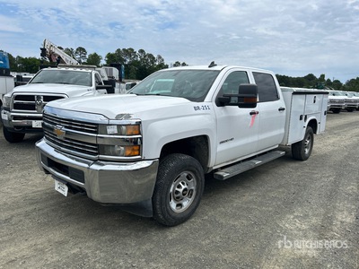 2015 Chevrolet Silverado 2500HD 4x4 Crew Cab Utility Truck