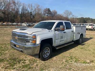 2017 Chevrolet Silverado 3500HD 4x4 Crew Cab Utility Truck