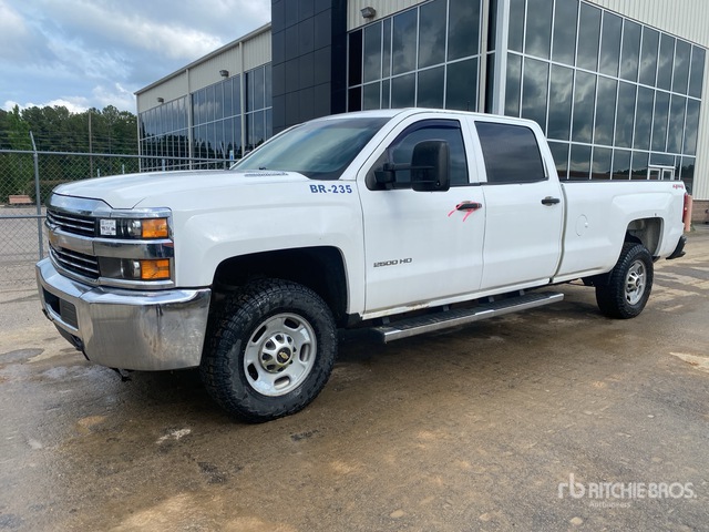2015 Chevrolet Silverado 2500HD 4x4 Crew Cab Pickup