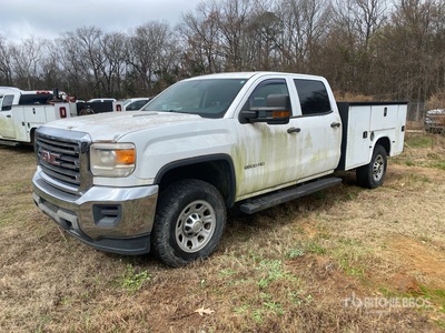 2015 GMC Sierra 2500HD 4x4 Crew Cab Utility Truck