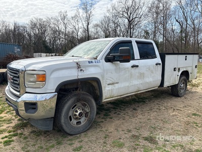 2015 GMC Sierra 2500HD 4x4 Crew Cab Utility Truck