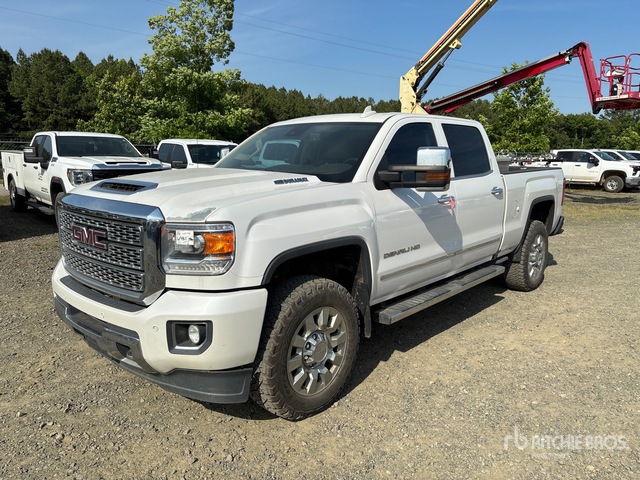 2018 GMC Sierra 2500HD Denali 4x4 Crew Cab Pickup