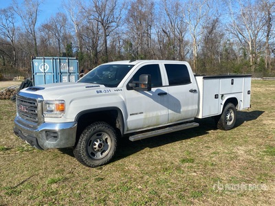 2017 GMC Sierra 2500HD 4x4 Crew Cab Utility Truck