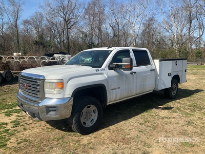 2015 GMC Sierra 2500HD 4x4 Crew Cab Utility Truck