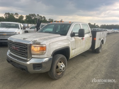 2015 GMC Sierra 3500HD 4x2 Crew Cab Utility Truck