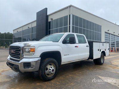 2015 GMC Sierra 3500HD 4x2 Crew Cab Utility Truck