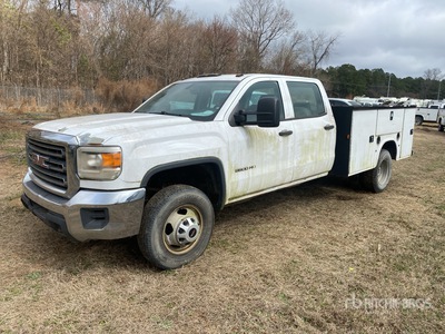 2015 GMC Sierra 3500HD 4x2 Crew Cab Utility Truck