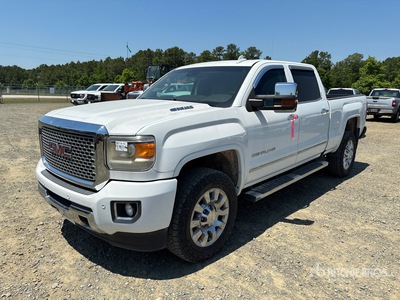 GMC Sierra 2500HD Denali 4x4 Crew Cab Pickup