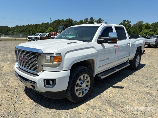 2016 GMC Sierra 2500HD Denali 4x4 Crew Cab Pickup