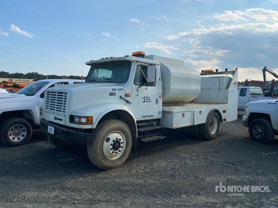 1999 International 4900 4x2 Fuel Truck (Inoperable)