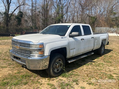 2015 Chevrolet Silverado 2500HD 4x4 Crew Cab Pickup