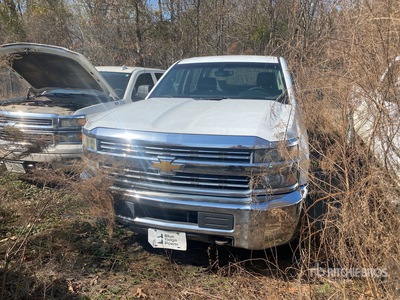 2015 Chevrolet Silverado 2500HD 4x4 Crew Cab Pickup