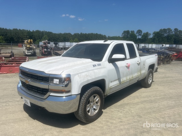 2017 Chevrolet Silverado 4x4 Crew Cab Pickup