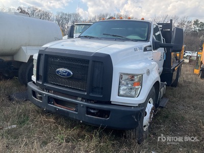 2016 Ford F-650 4x2 燃料および潤滑油トラック