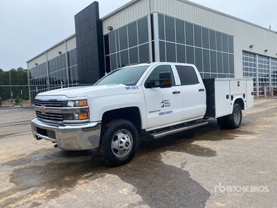 2015 Chevrolet Silverado 3500HD 4x4 Crew Cab Utility Truck