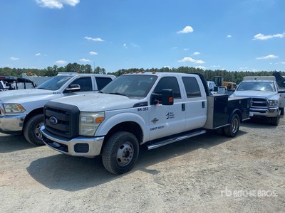 2015 Ford F-350 4x2 Crew Cab Veelzijdige transportwagen (Inoperable)