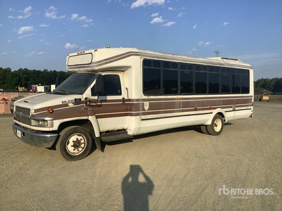 2009 Chevrolet C5500 4x2 29-Seat Crew Carrier Autobus